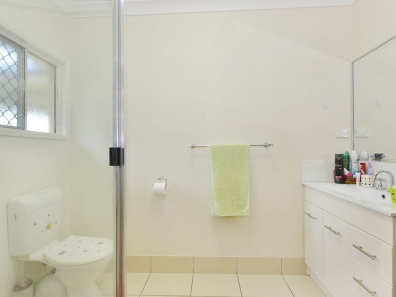 2 Norfolk Circuit, Redlynch QLD 4870