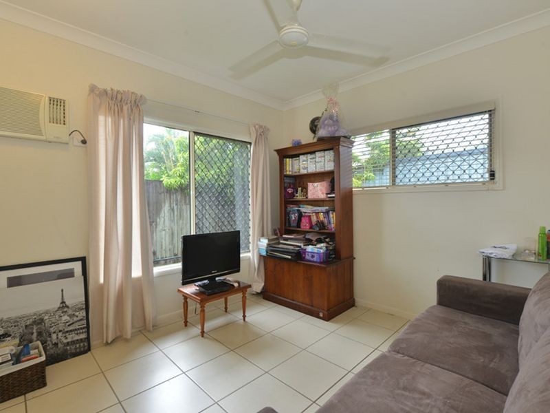 2 Norfolk Circuit, Redlynch QLD 4870