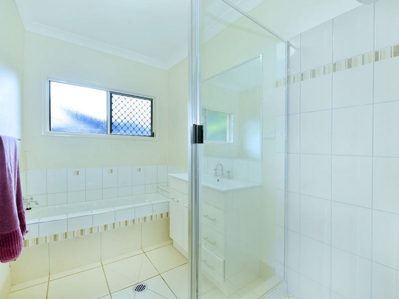 2 Norfolk Circuit, Redlynch QLD 4870