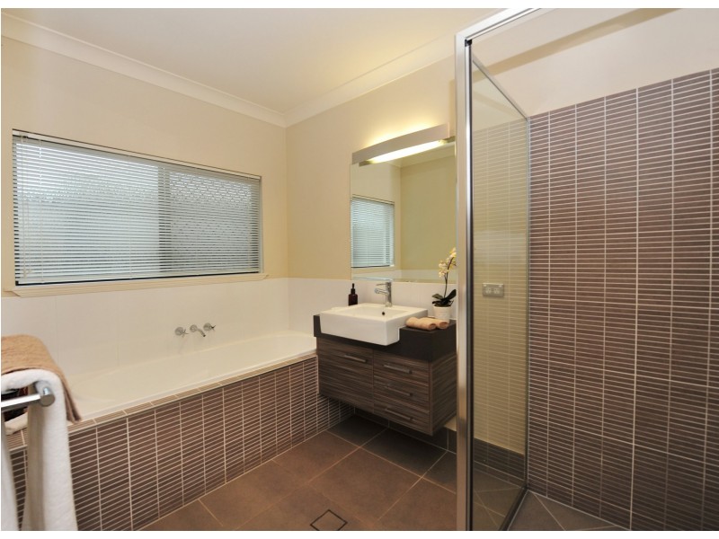 14 Raffles Avenue, Redlynch QLD 4870