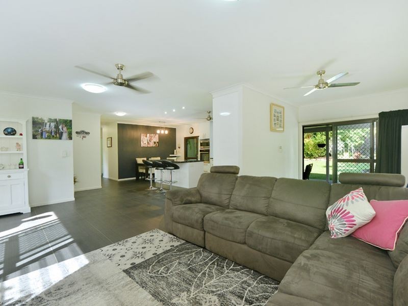 52 Hobson Drive, Brinsmead QLD 4870