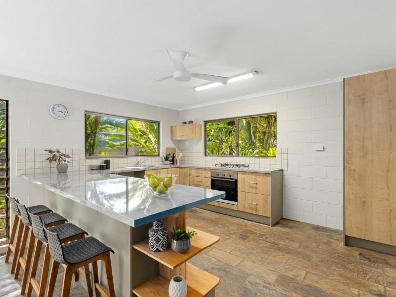 32 Lake Placid Rd, Caravonica QLD 4878