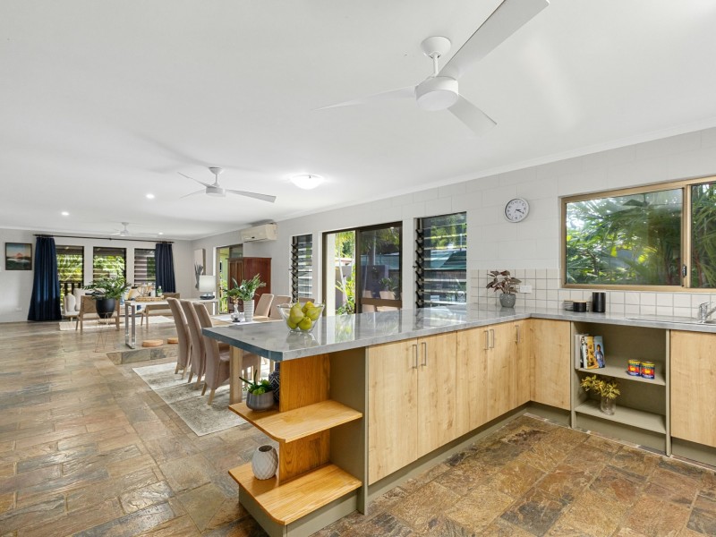 32 Lake Placid Rd, Caravonica QLD 4878