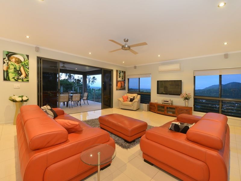 21 Buckinghamia Close, Redlynch QLD 4870