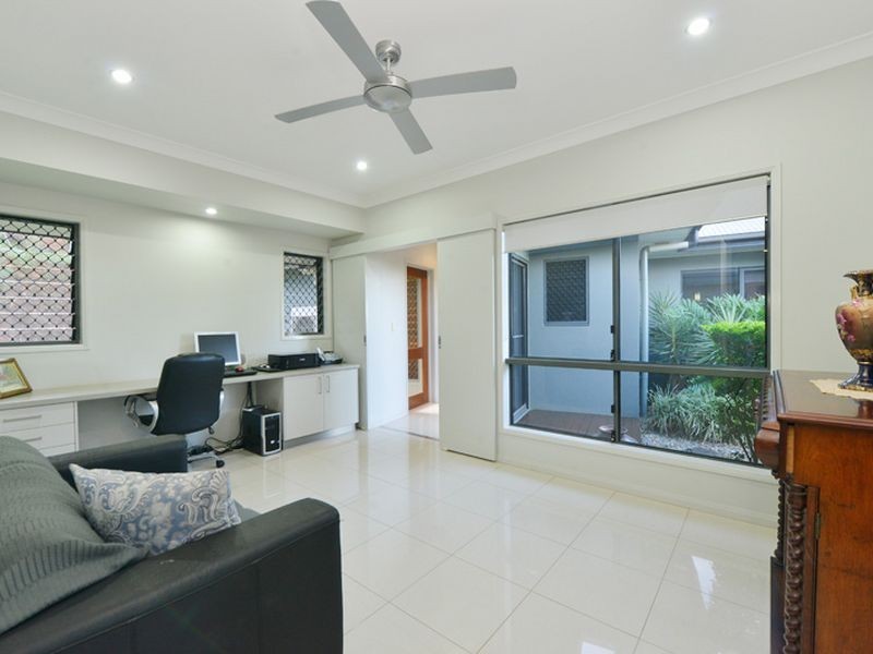 21 Buckinghamia Close, Redlynch QLD 4870