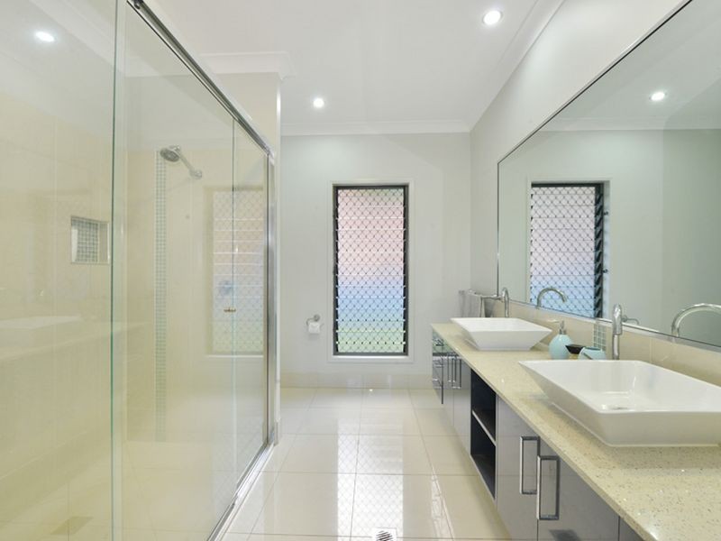 21 Buckinghamia Close, Redlynch QLD 4870