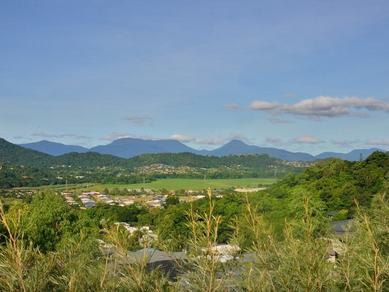 21 Buckinghamia Close, Redlynch QLD 4870