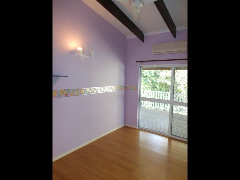 32 Callum Street, Mooroobool QLD 4870