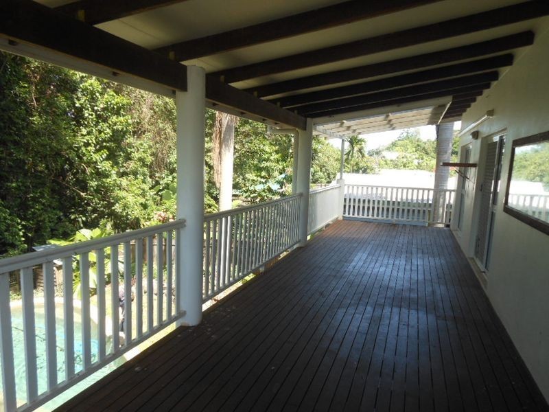 32 Callum Street, Mooroobool QLD 4870