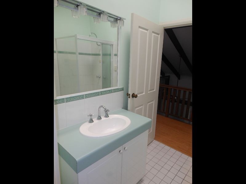 32 Callum Street, Mooroobool QLD 4870