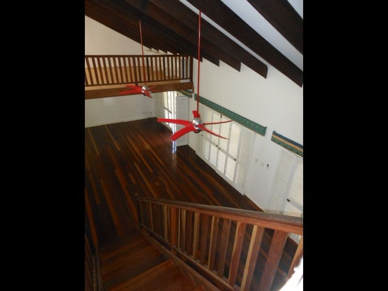 32 Callum Street, Mooroobool QLD 4870