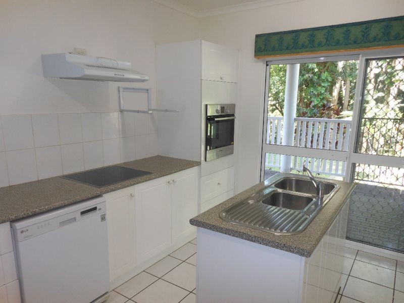 32 Callum Street, Mooroobool QLD 4870