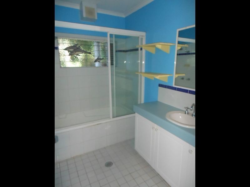 32 Callum Street, Mooroobool QLD 4870