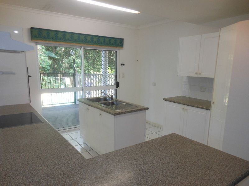 32 Callum Street, Mooroobool QLD 4870