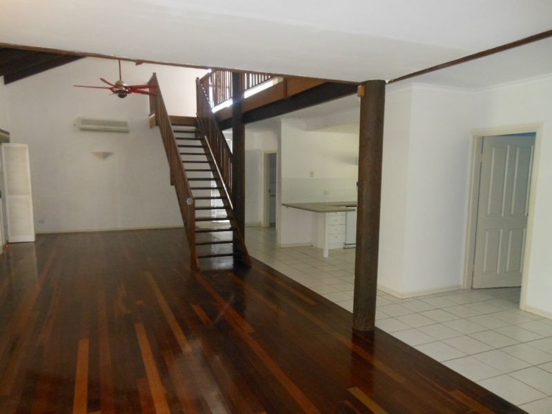 32 Callum Street, Mooroobool QLD 4870