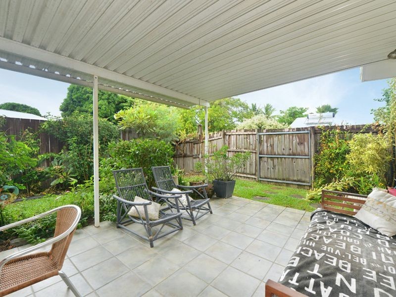 2/10 Ireland Crescent, Whitfield QLD 4870