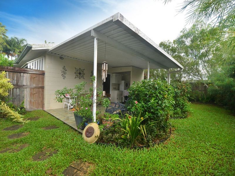 2/10 Ireland Crescent, Whitfield QLD 4870