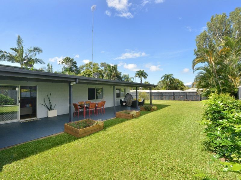 20 Holly Street, Mooroobool QLD 4870