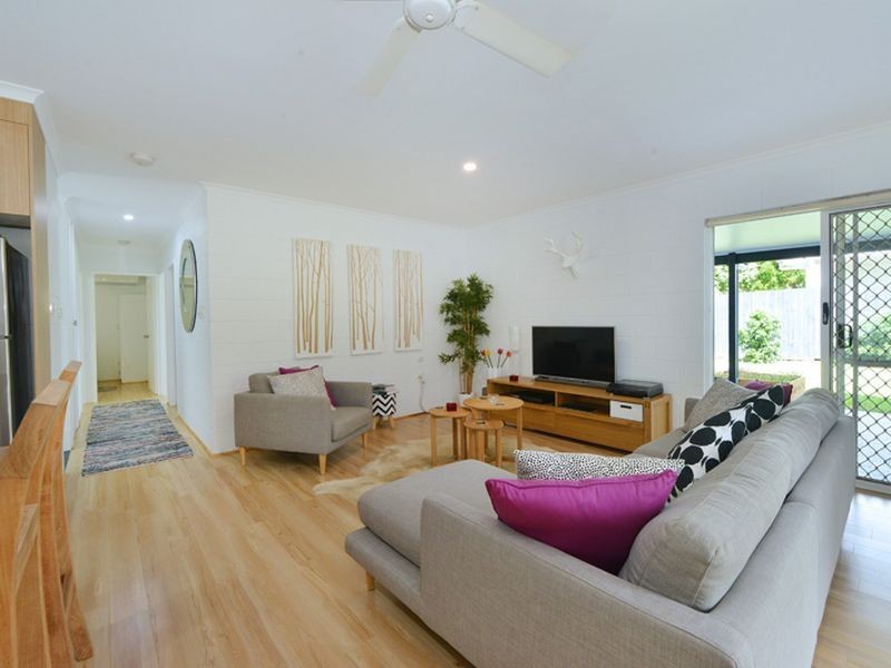 20 Holly Street, Mooroobool QLD 4870