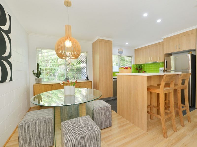 20 Holly Street, Mooroobool QLD 4870