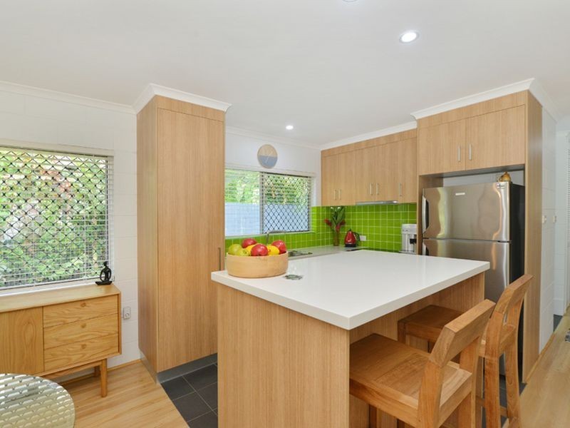 20 Holly Street, Mooroobool QLD 4870