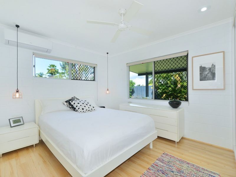 20 Holly Street, Mooroobool QLD 4870