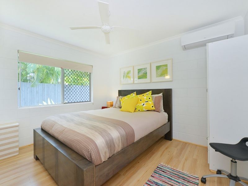 20 Holly Street, Mooroobool QLD 4870