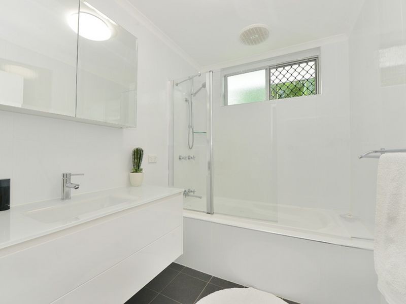 20 Holly Street, Mooroobool QLD 4870