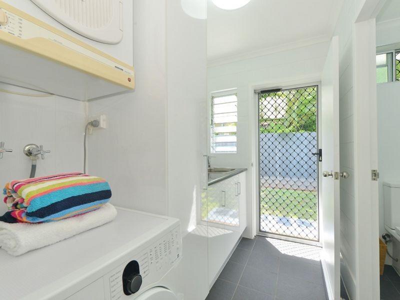 20 Holly Street, Mooroobool QLD 4870