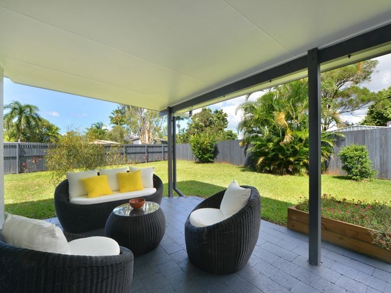 20 Holly Street, Mooroobool QLD 4870