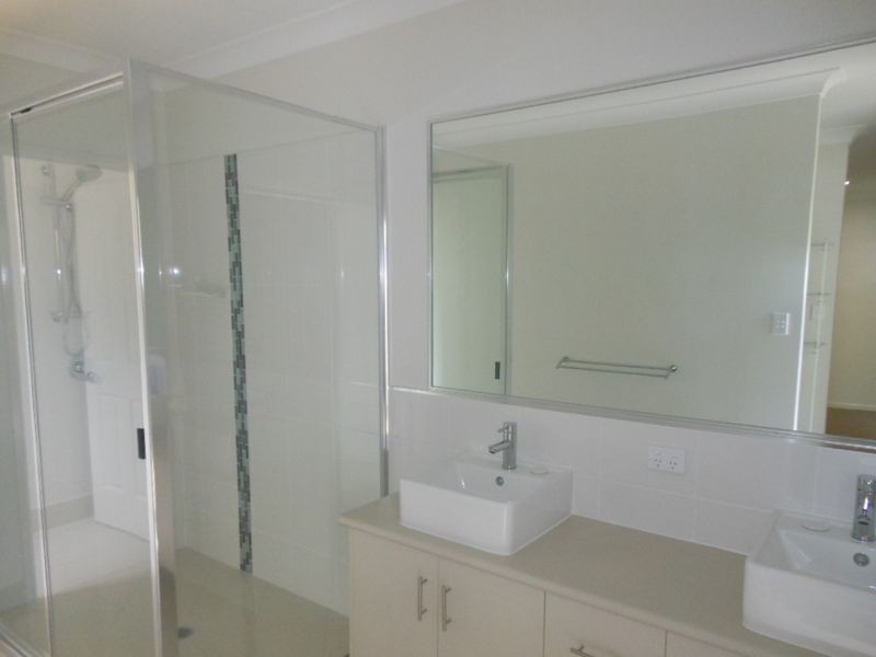 2b Keirle Avenue, Whitfield QLD 4870