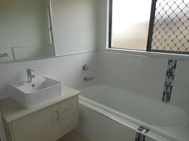 2b Keirle Avenue, Whitfield QLD 4870
