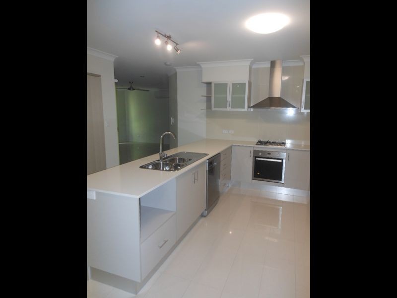 2b Keirle Avenue, Whitfield QLD 4870