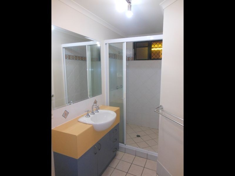 11/255 Lake Street, Cairns North QLD 4870