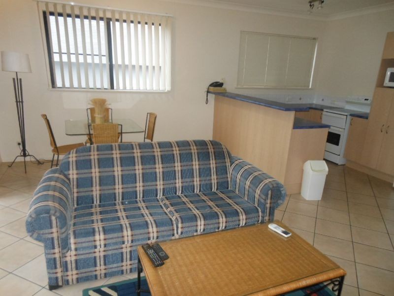 11/255 Lake Street, Cairns North QLD 4870
