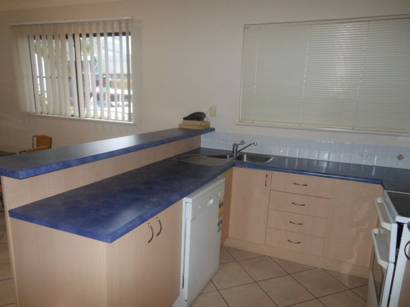 11/255 Lake Street, Cairns North QLD 4870