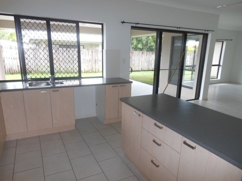 7 Goldberg Close, White Rock QLD 4868