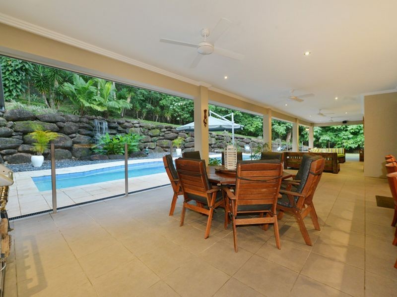 8 Celebration Close, Clifton Beach QLD 4879