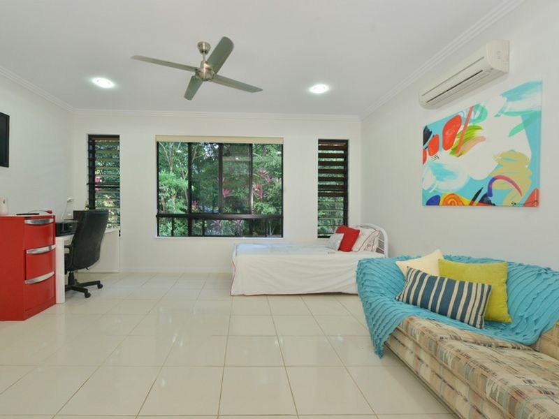8 Celebration Close, Clifton Beach QLD 4879