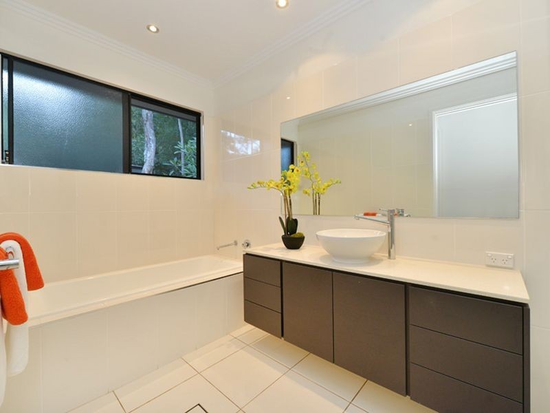 8 Celebration Close, Clifton Beach QLD 4879