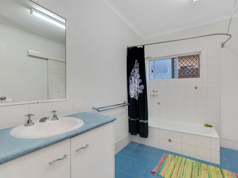 16 Silky Oak Court, Mooroobool QLD 4870