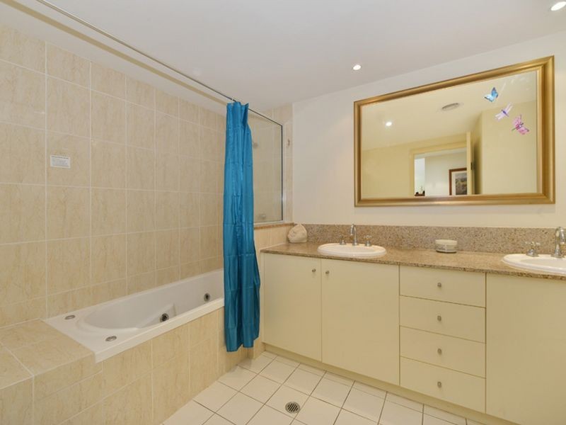 1502/2 Greenslopes Street, Cairns North QLD 4870
