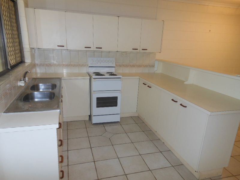 2/8 Crathern Close, Edge Hill QLD 4870