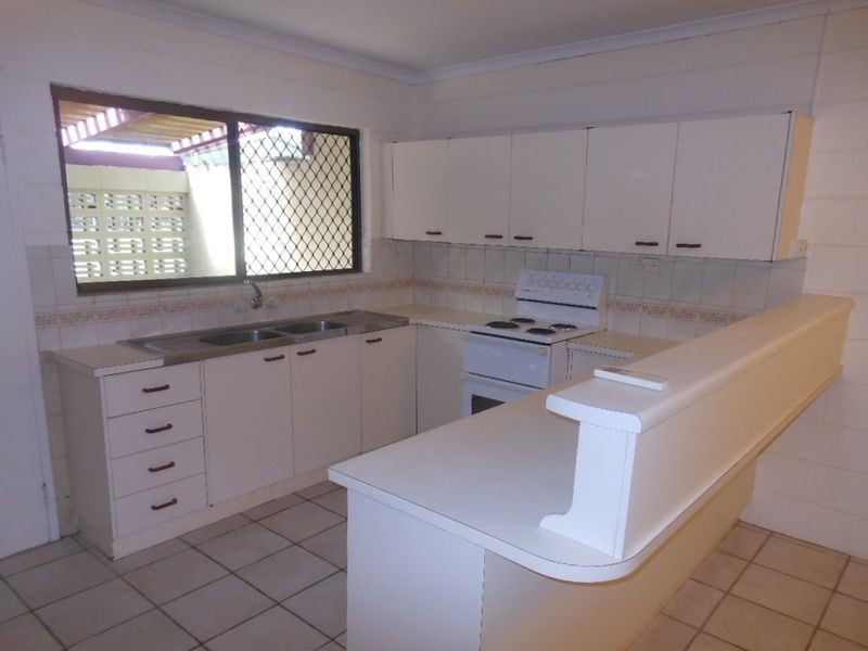 2/8 Crathern Close, Edge Hill QLD 4870