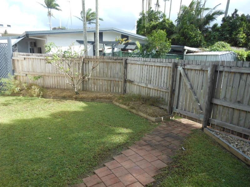 2/8 Crathern Close, Edge Hill QLD 4870