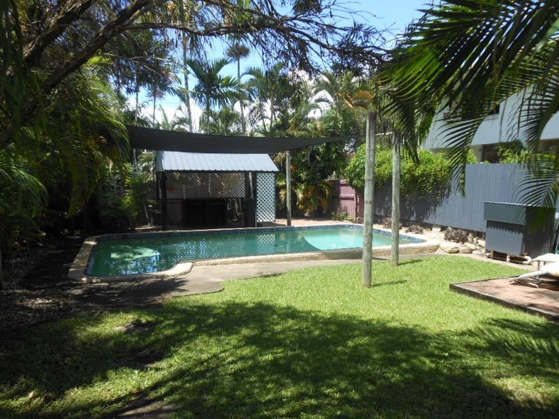 2/8 Crathern Close, Edge Hill QLD 4870