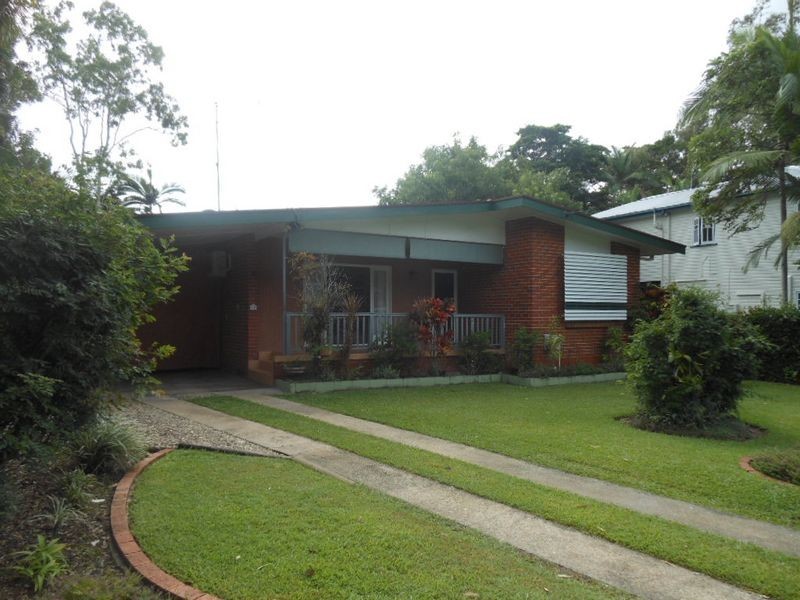 128 Upper Richardson Street, Whitfield QLD 4870