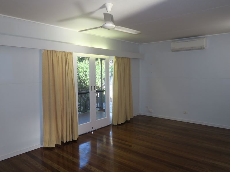 128 Upper Richardson Street, Whitfield QLD 4870