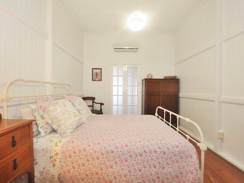100 Collins Avenue, Edge Hill QLD 4870