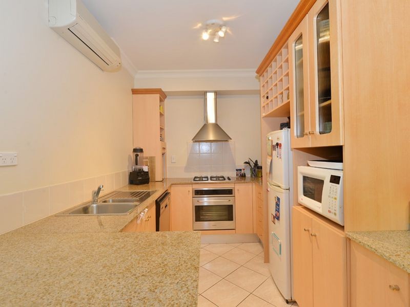 1125/2 Greenslopes Street, Cairns North QLD 4870